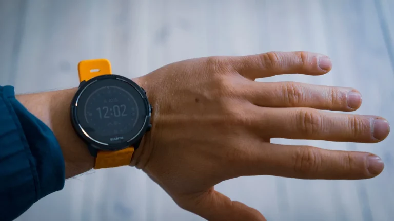 Une montre GPS multisport au poignet